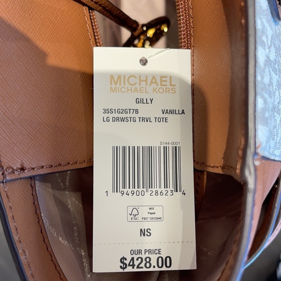 MICHAEL KORS GILLY LARGE DRAWSTRING TRAVEL SHOULDER TOTE SIGNATURE 
VANILLA 
NWT - Picture 16 of 16